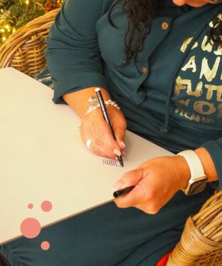 Calma, puntos y un momento para ti. ✨ El puntillismo relaja y da alegría. Regalo perfecto y un creativo momento navideño....