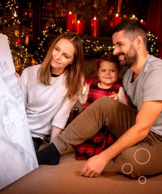 El regalo de Navidad perfecto para la familia unida! Reúne a tu familia bajo el árbol de Navidad con una pintura de puntos...